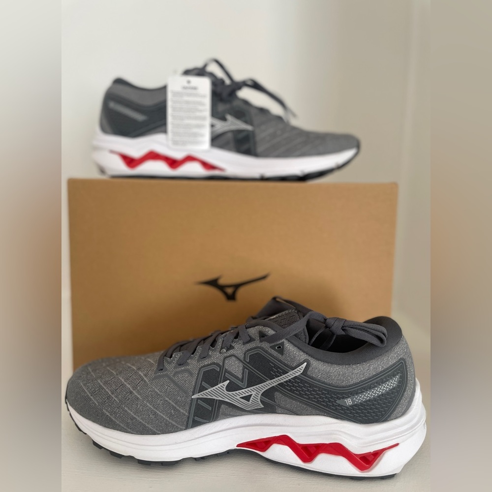 Mizuno wave inspire 18 men’s running shoes BNIB.